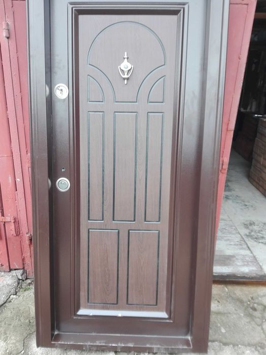 Входна врата с каса