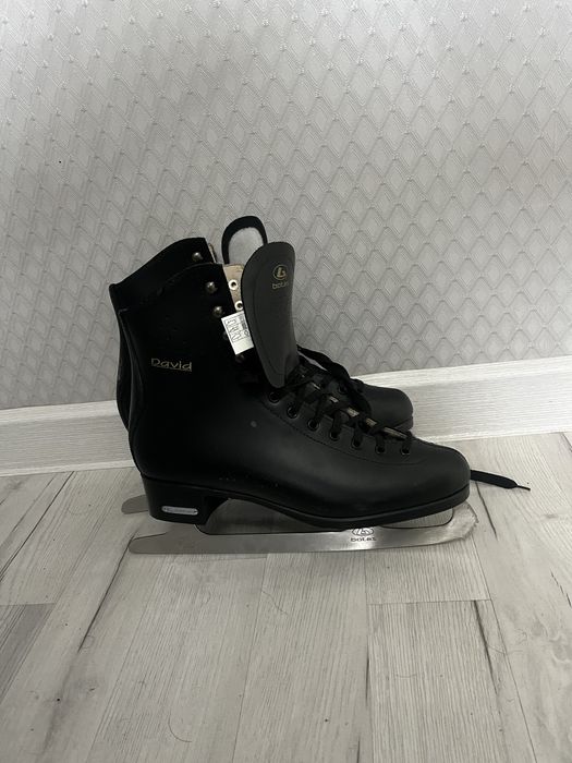 Коньки фигурные 43 размер