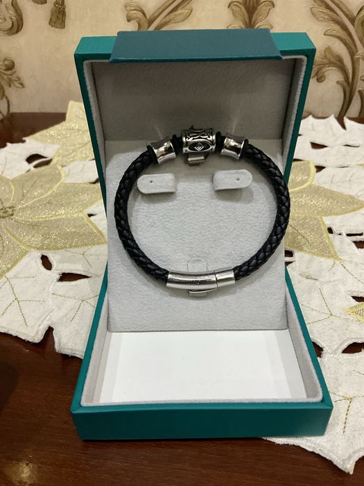 Браслет от известного бренда  из Саудовской аравии