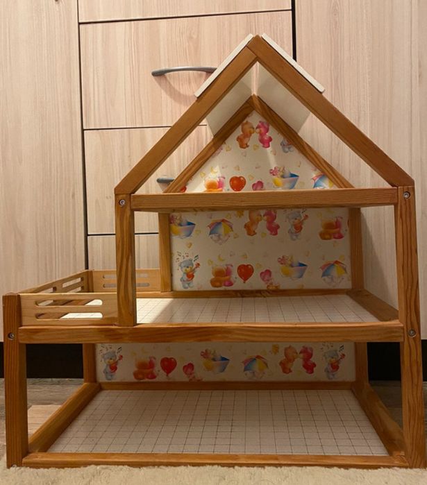 Casuta din lemn pentru papusi