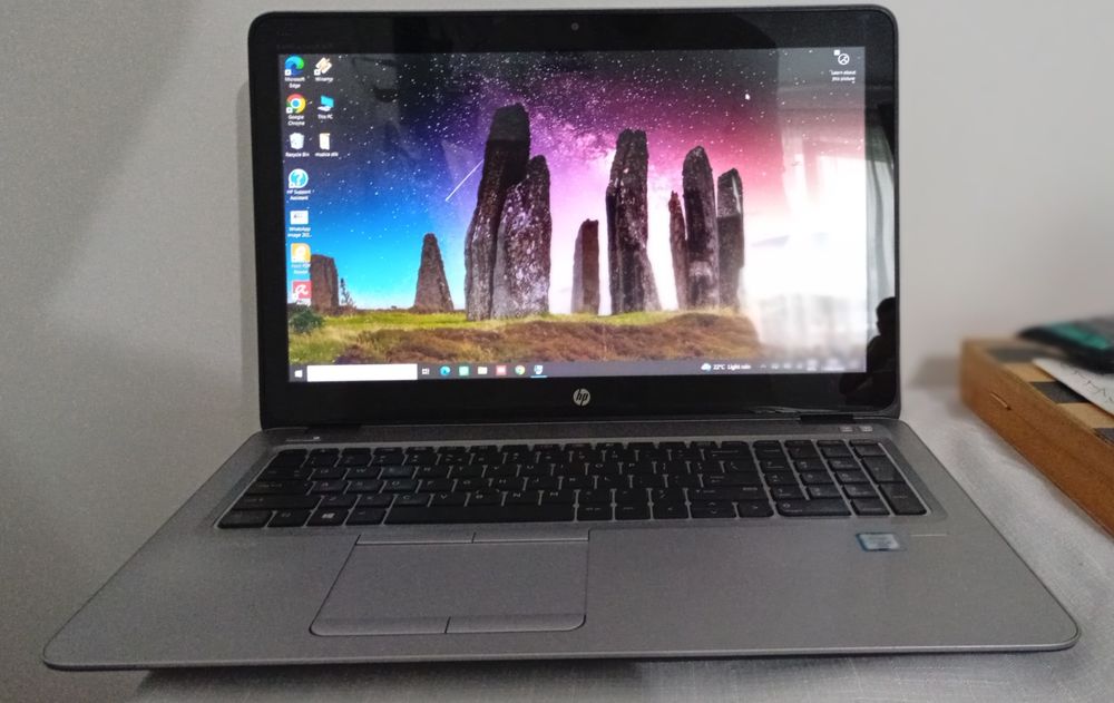 Laptop hp EliteBook cu touchscreen