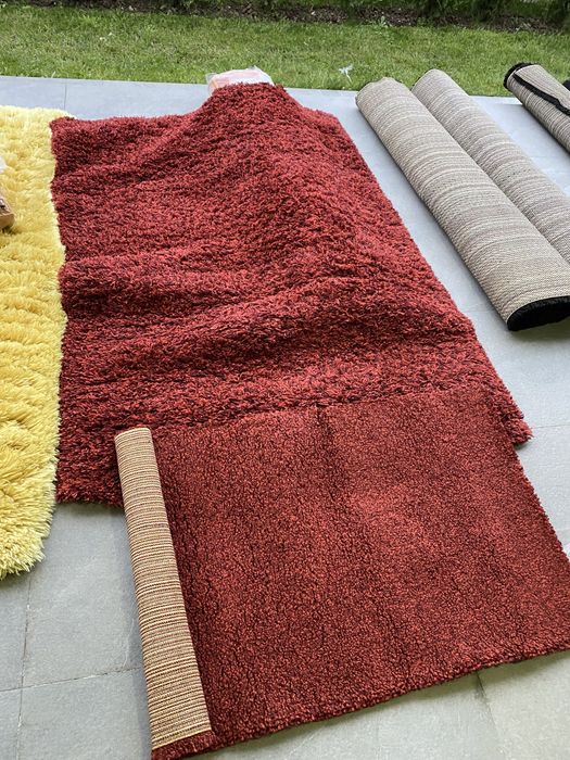 Vând covoare mici și mari