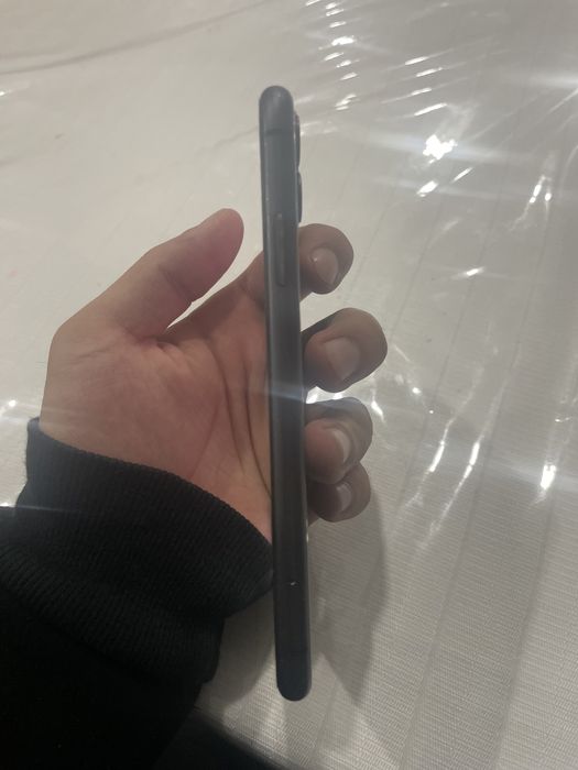 Продам iPhone 11 128g