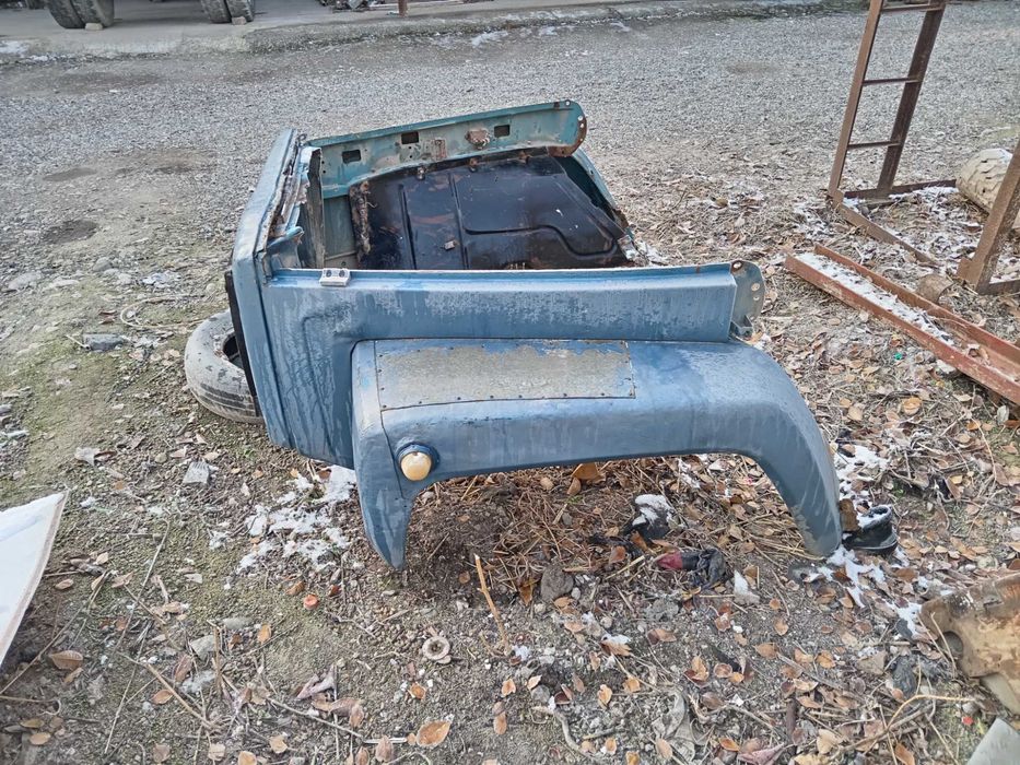 Газ 3307, капот, крило сотилади.