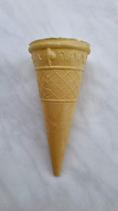 Muzqaymoq vaflilari Rajok va fakel konus nonlar