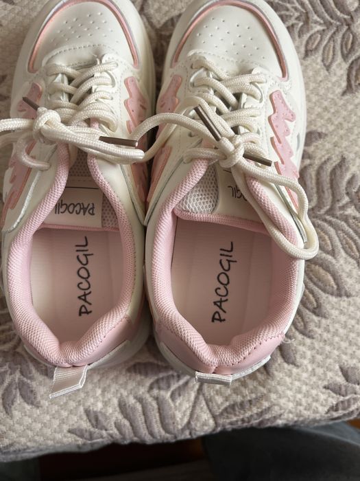 Продаю кроссовки