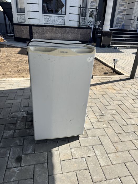 Холодильник маленкий