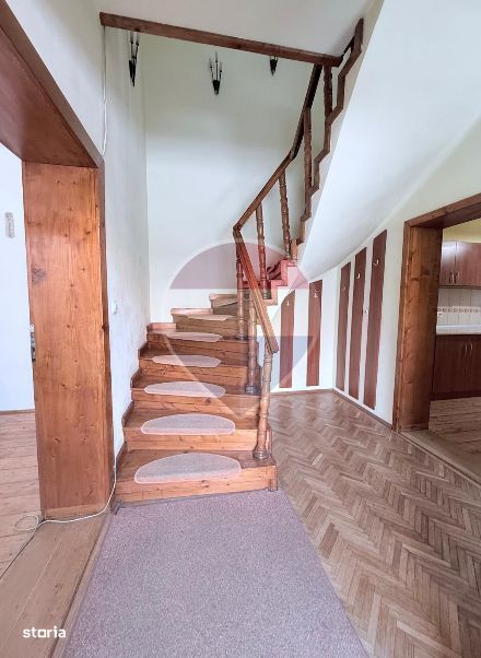 Casă spațioasă cu curte proprie și pivniță amenajabilă-Zona Piața Cluj