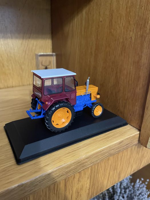 Machetă tractor UTB-650 scara 1/43