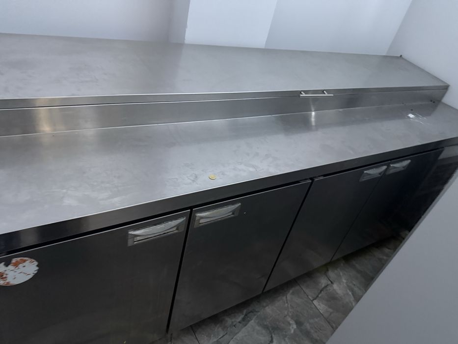 Холодильный стол для пиццы