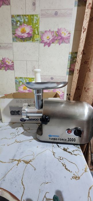 Продаю мясорубку Daewoo