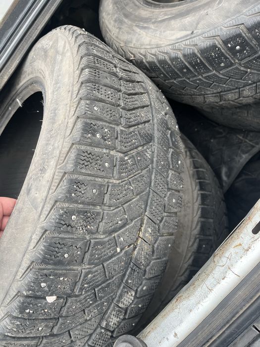 продам зимнию резину 215/60/16
