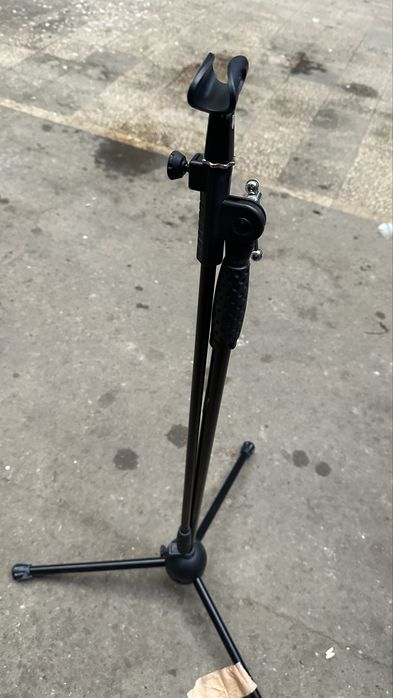 Trepied microfon