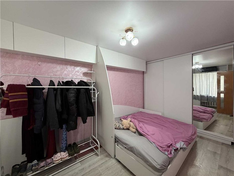 -ПРодам 2 комн по Момышулы (1 микрорайон).