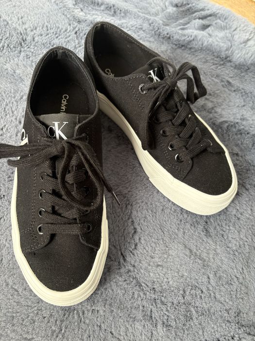 Tenesi cK - marimea 37 ,negri ,stare fff buna