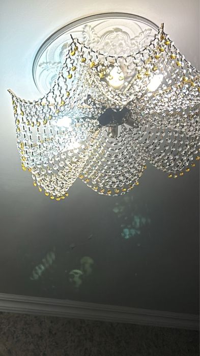 Продам люстру  б/у состояние хорршее, для зала
