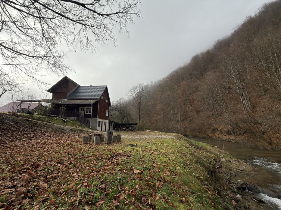 Vând sau schimb cabană zona Baraj Leșu