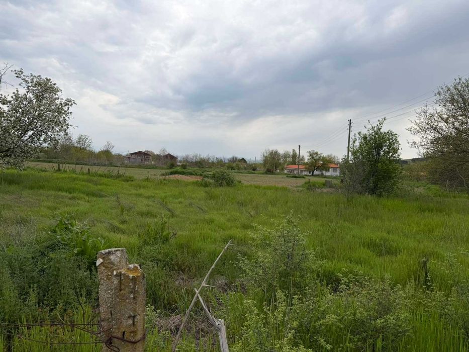 Парцел в село Братя Даскалови до ток и вода