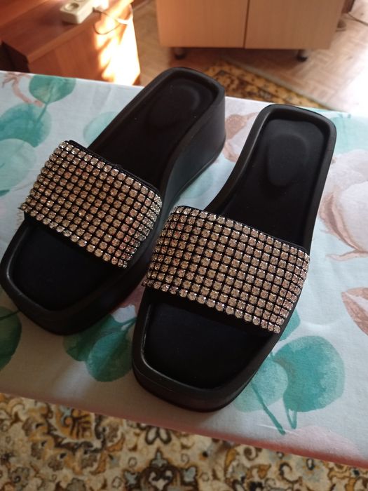 Продам женские басаножки и сандали