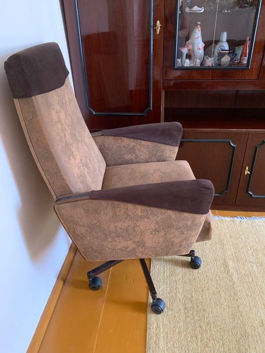 Кресло в офис , удобное , состояние очень хорошее