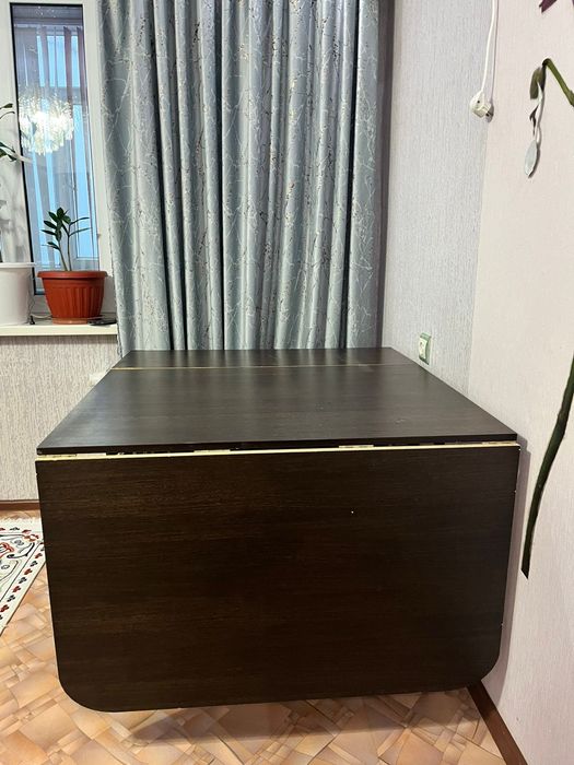 Продам стол гостиной
