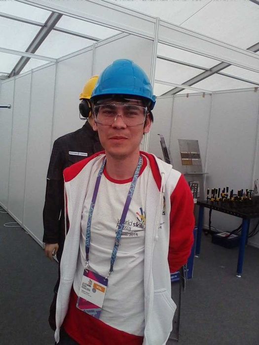 Репетитор по химии, биологии, физике, биохимии и биофизике.