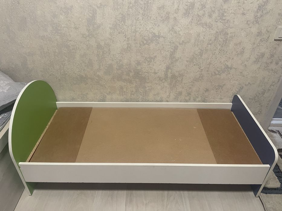 Продам Детскую кравать в хорошем состояние!!