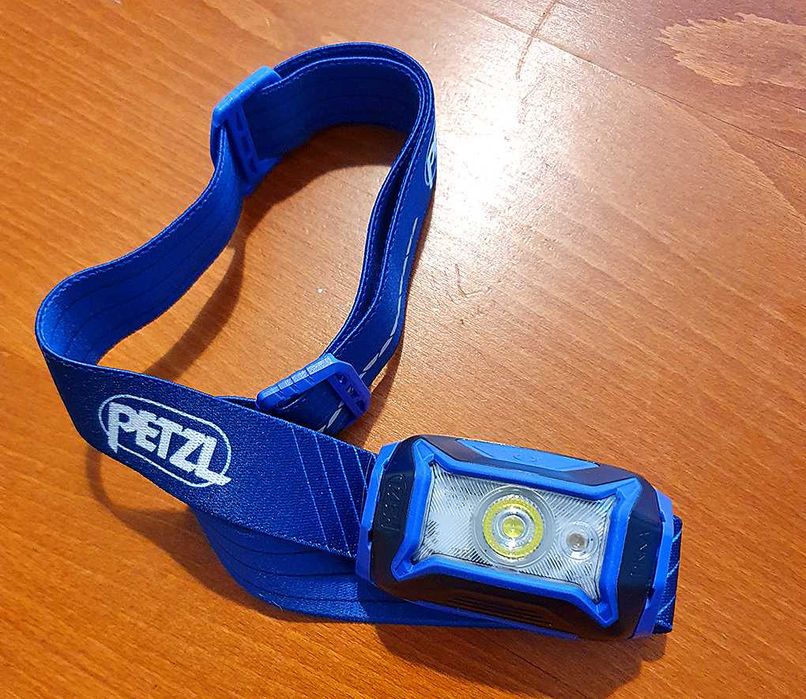 Челник Petzl със зарядна батерия и кабел