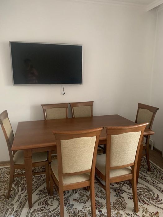 Стол с стулями продается