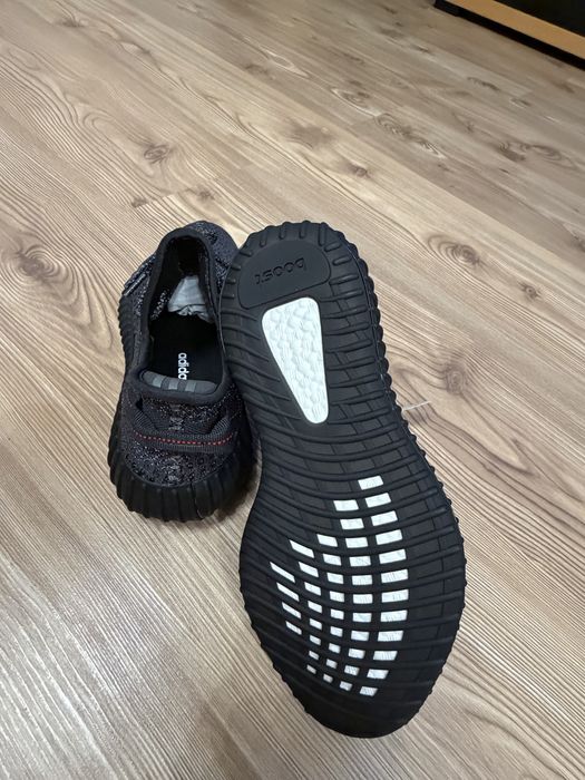 Adidasi Yeezy 350 noi