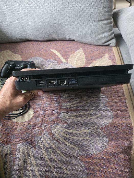 Ps4 slim  като нова
