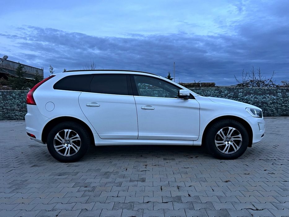 Volvo XC60 2.4 D4 AWD – 181 CP – R-Design – 2014 – Stare impecabilă