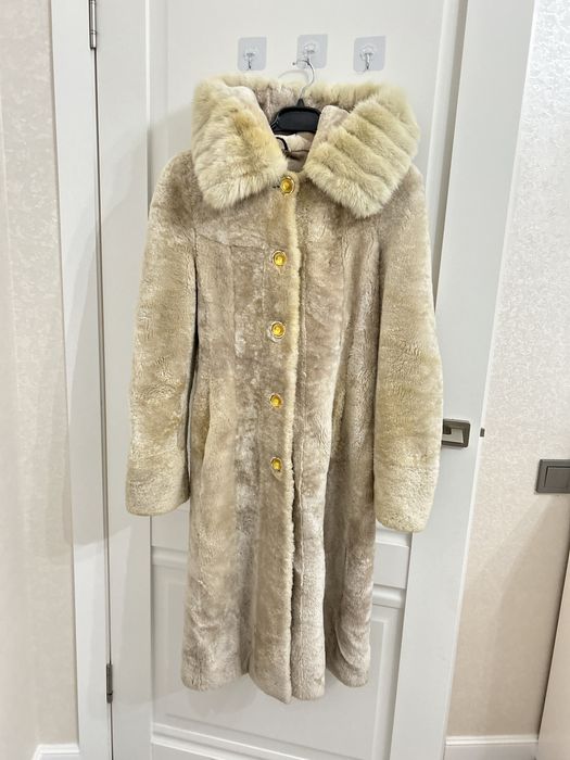 Продается Мутоновая шуба