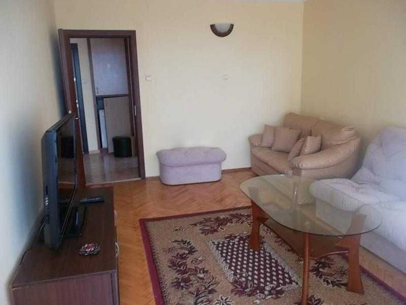 Дава се под наем Двустаен апартамент в Бургас, Лазур - 65 кв.м за 612 € - Снимка #2