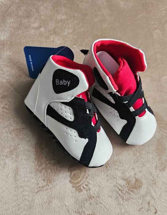 Adidasi tip sneakers, marime 13-18 luni