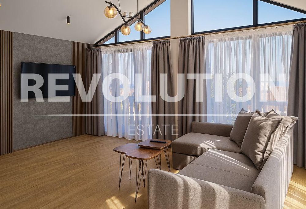 Дава се под наем Четиристаен апартамент в к.к. Св.Св. Константин и Елена - 100 кв.м за 1100 € - Снимка #1