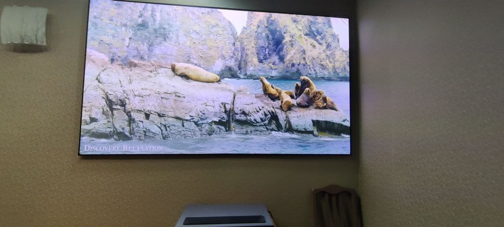 Смарт ТВ 65/75 vs лазерный короткофокусный проектор 4K projector