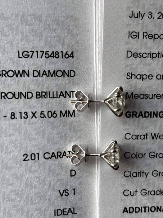 Пусеты с бриллиантами на 4 карата.