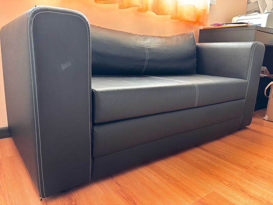 Диван двойка с функция сън,изкуствена кожа