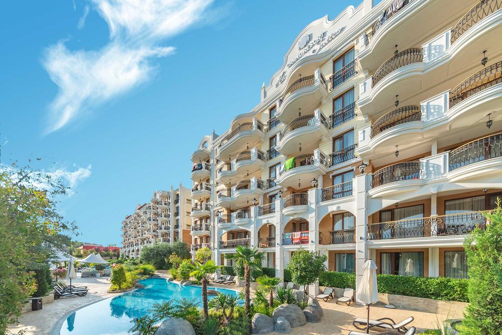 Дава се под наем Двустаен апартамент в к.к. Слънчев бряг - 58 кв.м за 300.9 € - Снимка #1