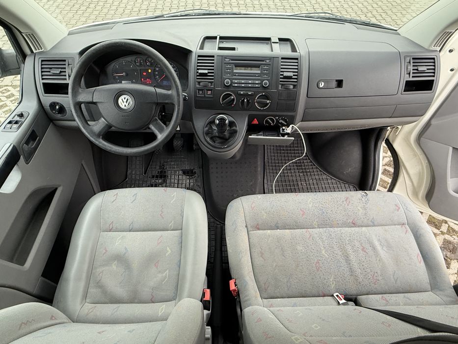 Volkswagen Transporter T5 1.9 TDI 8+1 persoane