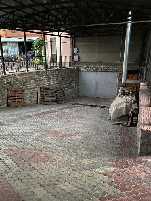 Продам большой дом. 3 уровня.