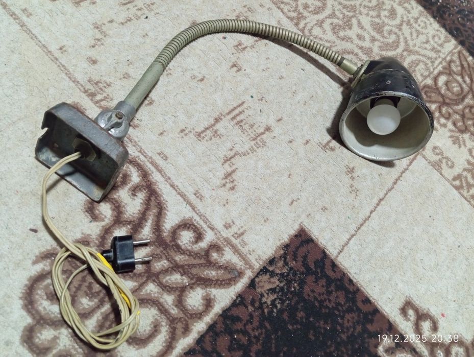 Настольный светильник