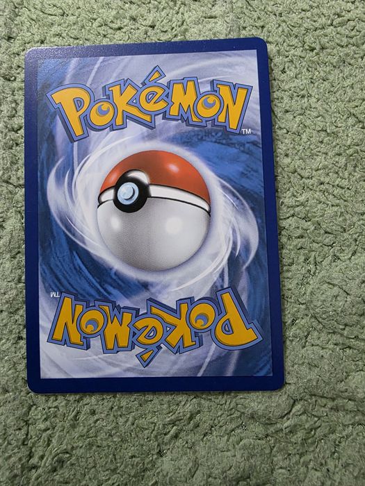 Vând carte pokemon