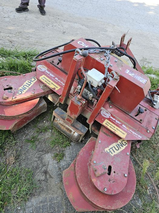 Откланяща се немска косачка мулчер