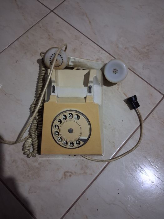 Telefon cu disc vechi