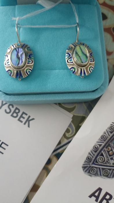 Продам серебрянные серьги