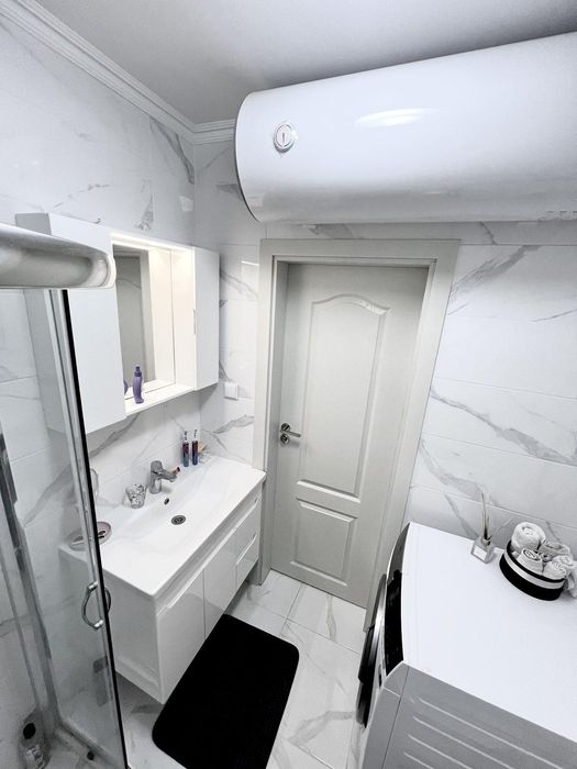 Продава се Тристаен апартамент в Бургас, Център - 119 кв.м за 2469 €/кв.м - Снимка #3