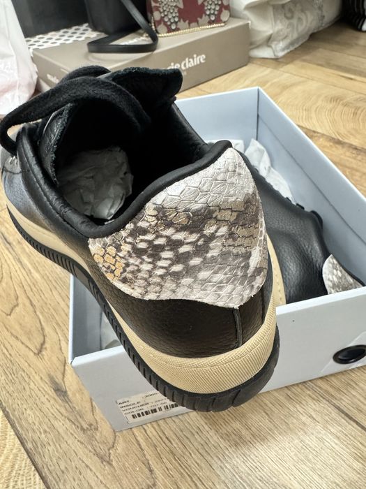 Кроссовки женская обувь