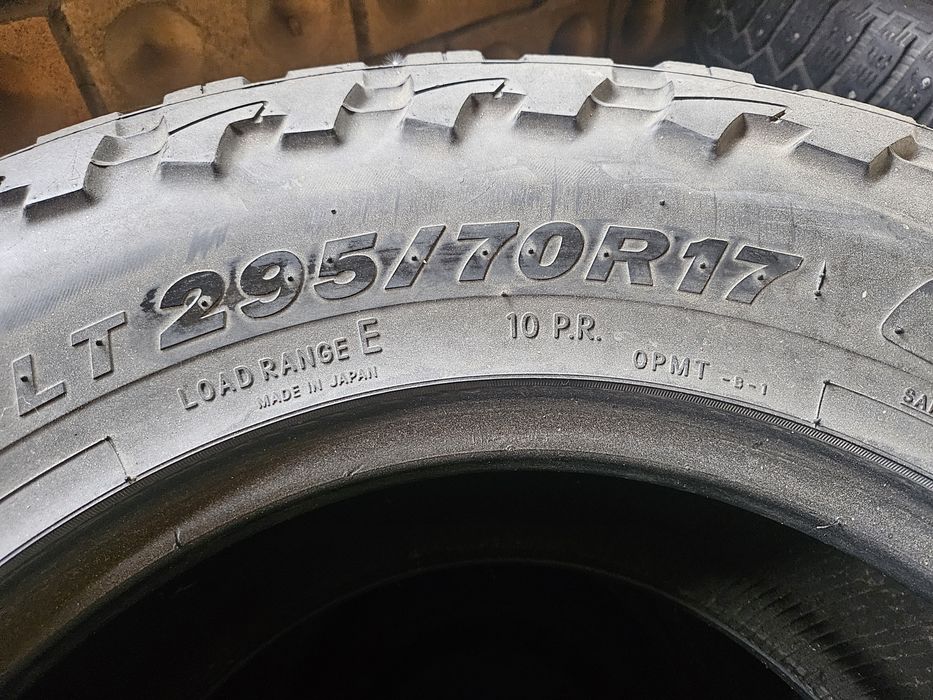 Продам б/у зимние шипованые шины